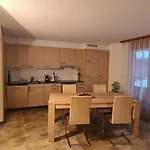 Komfortabel, Perfekte Lage, Neue Wohnung, Gratis P *